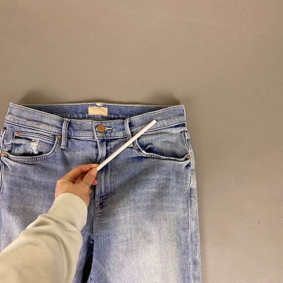 MOTHER The Rascal Ankle Snippet Jeans Women's 29 Distressed Blue *Staining* - Picture 14 of 16